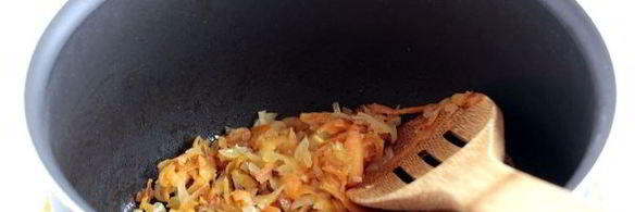 зеленый борщ с мясом