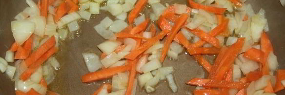 зеленый борщ со щавелем на куриных сердечках