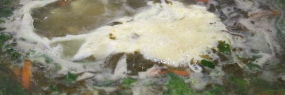 зеленый борщ со щавелем на куриных сердечках