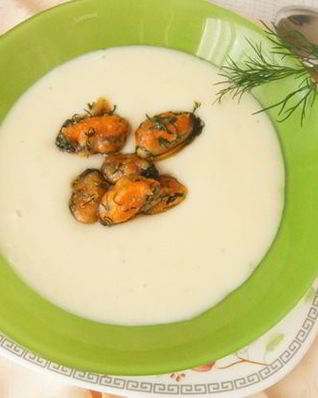 Чесночный крем-суп с мидиями