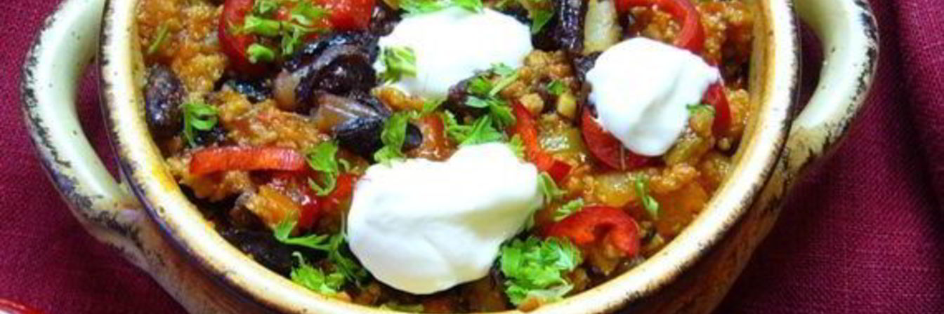 Чили кон карне с хрустящей фасолью