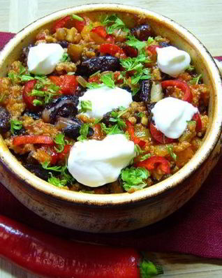 Чили кон карне с хрустящей фасолью