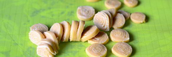 гороховый суп с чесночными рулетиками