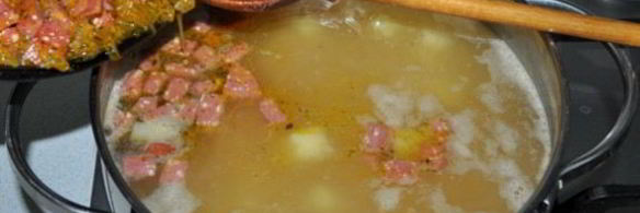 гороховый суп с колбасой