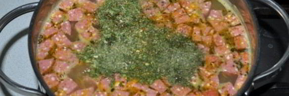 гороховый суп с колбасой