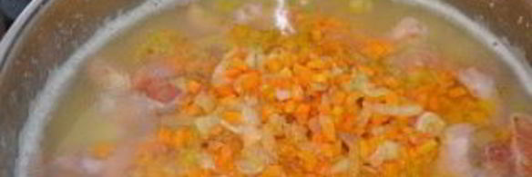 гороховый суп с копченой грудинкой