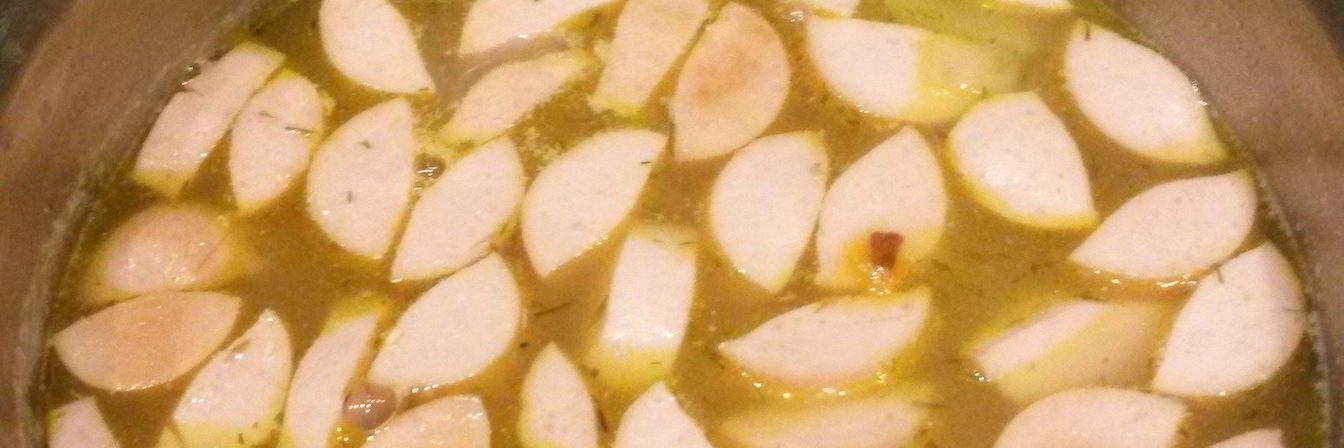 Гороховый суп с копченой колбасой