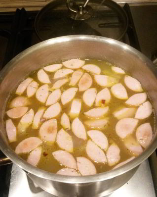 Гороховый суп с копченой колбасой