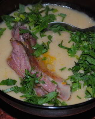 Гороховый суп с копчеными ребрышками