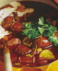 Испанский густой суп с колбасками