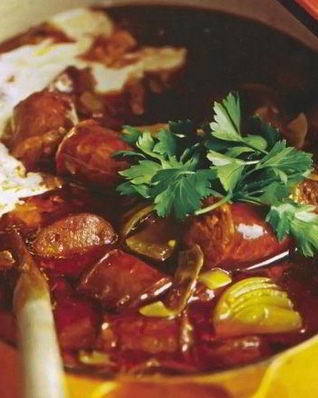 Испанский густой суп с колбасками