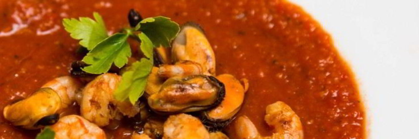 Итальянский томатный суп с морепродуктами