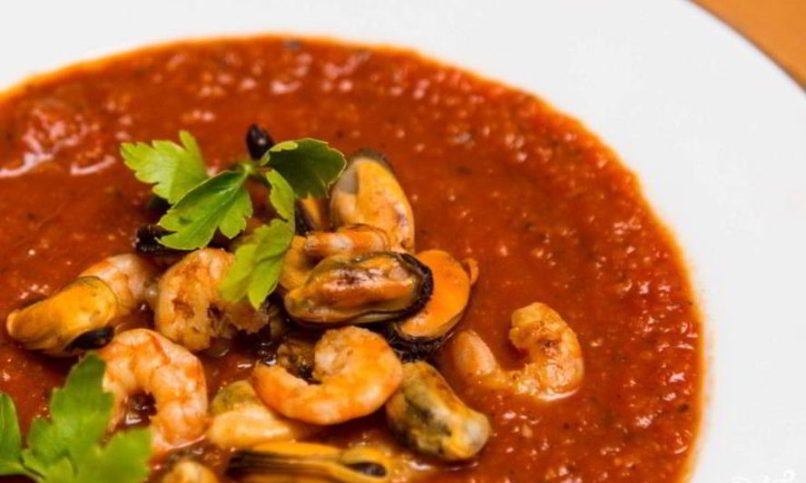 Рецепт итальянского томатного супа с морепродуктами