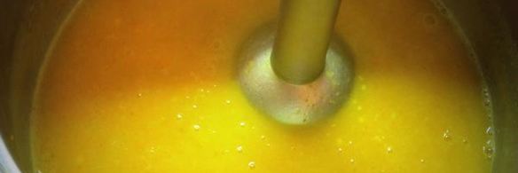 картофельный крем-суп с креветками и имбирем