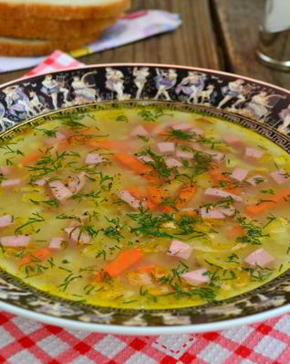 Картофельный суп с гречкой и сардельками