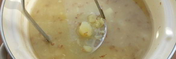 картофельный суп с гречкой и сардельками