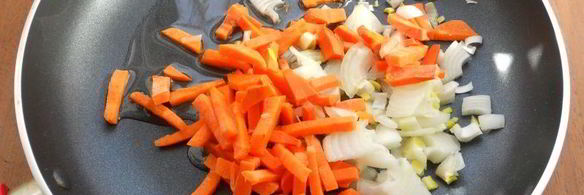 картофельный суп с гречкой и сардельками