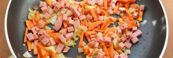 картофельный суп с гречкой и сардельками