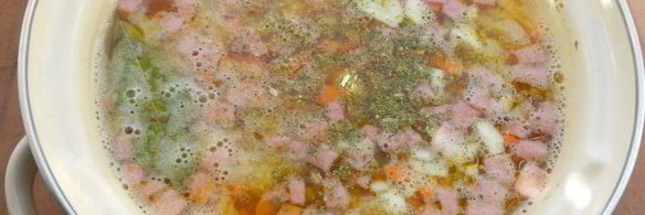 картофельный суп с гречкой и сардельками