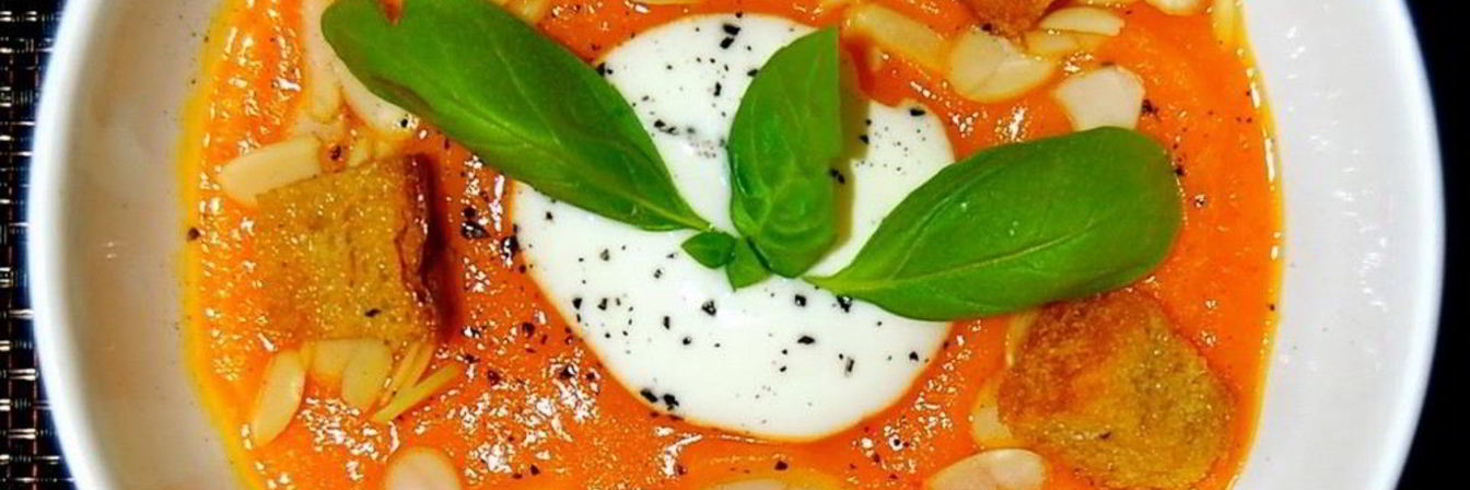 Хрустящий суп из тыквы с сухариками