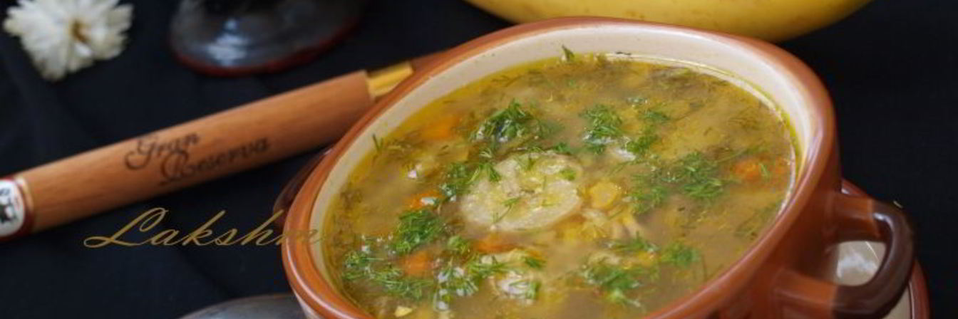 Кубинский суп с курицей, рисом и бананами