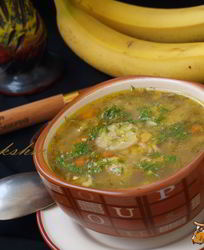 Кубинский суп с курицей, рисом и бананами