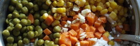 кубинский суп с курицей, рисом и бананами