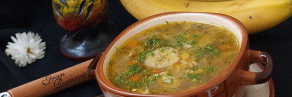 кубинский суп с курицей, рисом и бананами