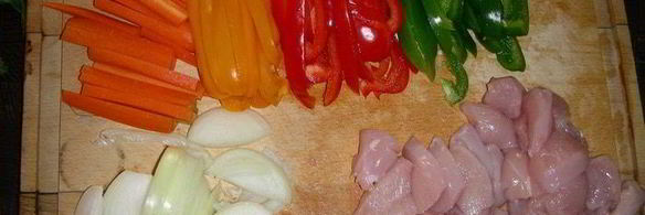 куриный суп с перцем и миндалем