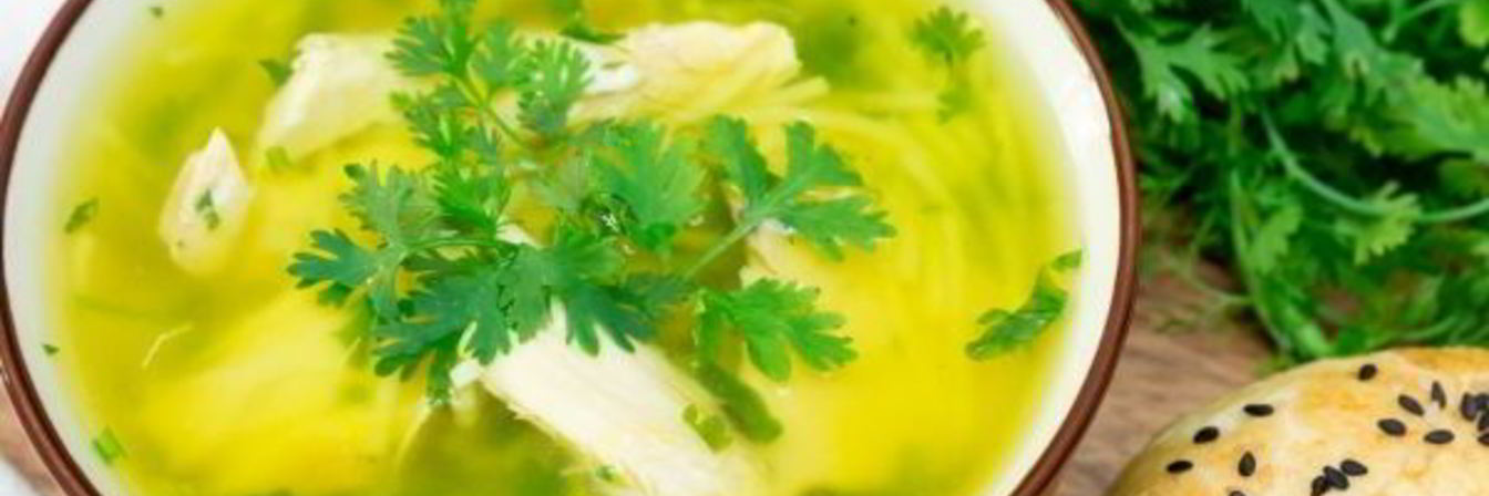 Легкий куриный суп с шафраном