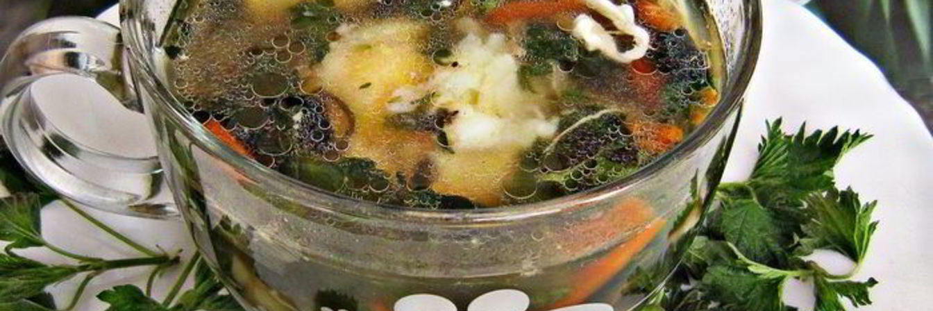 Летний супчик из крапивы с яйцом-пашот