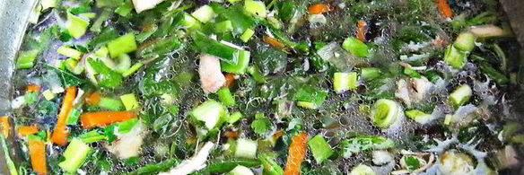 летний супчик из крапивы с яйцом-пашот