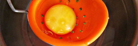 летний супчик из крапивы с яйцом-пашот