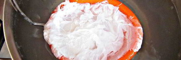 летний супчик из крапивы с яйцом-пашот