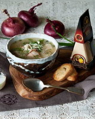 Луковый суп с курицей и сыром Джюгас