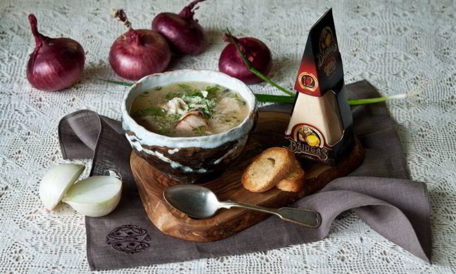 Рецепт лукового супа с курицей и сыром джюгас