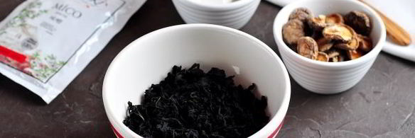 мисо суп с водорослями вакаме и тофу