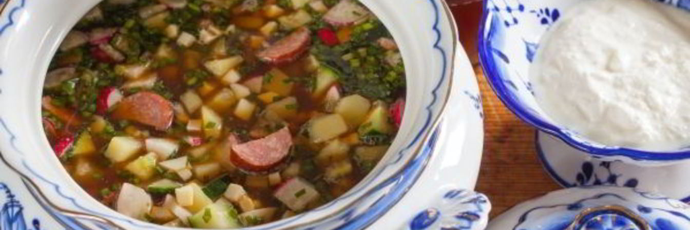 Окрошка на квасе с полукопченой колбасой