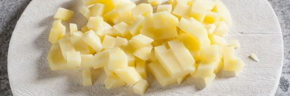 окрошка на квасе с полукопченой колбасой