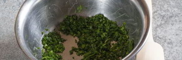 окрошка на квасе с полукопченой колбасой