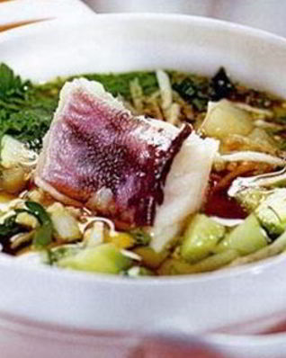 Окрошка с рыбой и огуречным рассолом