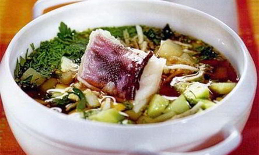 Рецепт окрошки с рыбой и огуречным рассолом