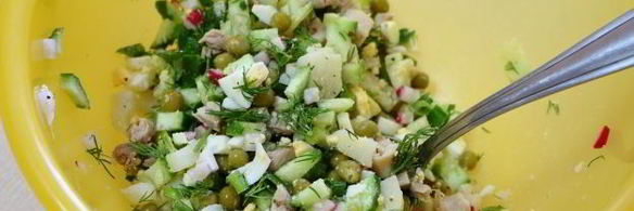 окрошка с зеленым горошком