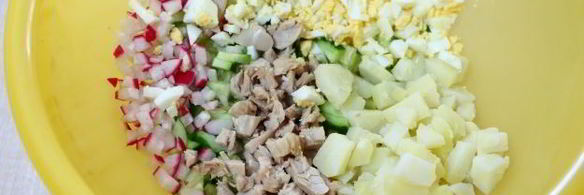 окрошка с зеленым горошком