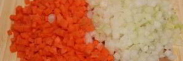 острый испанский суп с колбасками