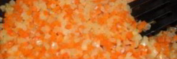 острый испанский суп с колбасками