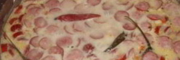 острый испанский суп с колбасками