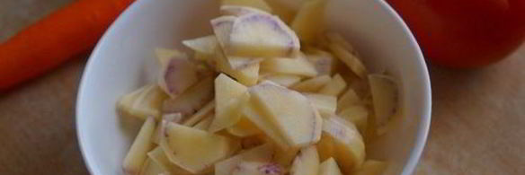 острый суп с рисом и зеленым горошком