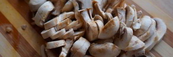 острый суп с рисом и зеленым горошком