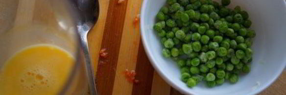 острый суп с рисом и зеленым горошком